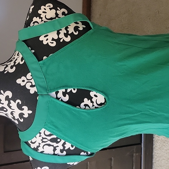 Express Green Keyhole Top - Picture 3 of 9